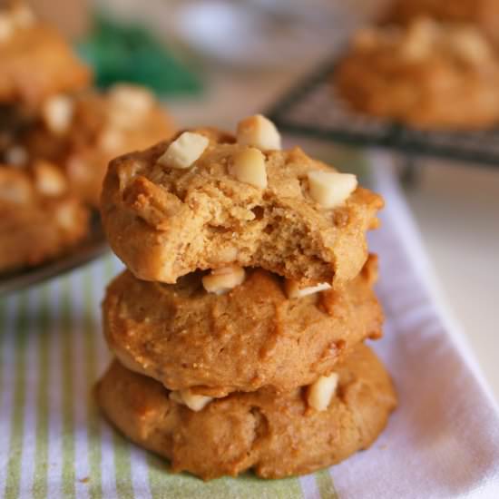 Lemon Macadamia Cookies - Recipe photo by CinnamonGem