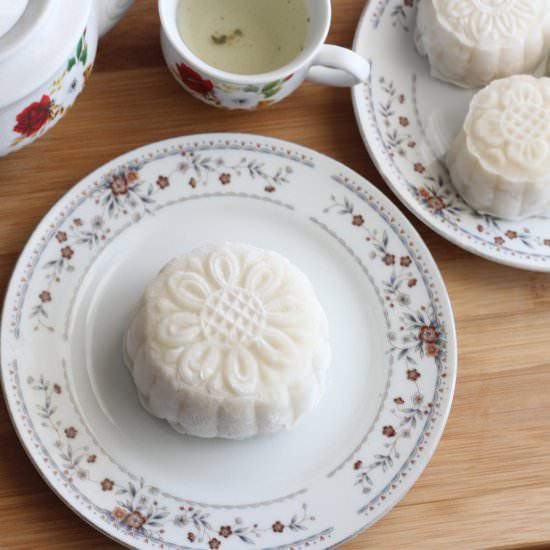 Snow Skin Mooncake with Mung Bean - Recipe photo by Boriville