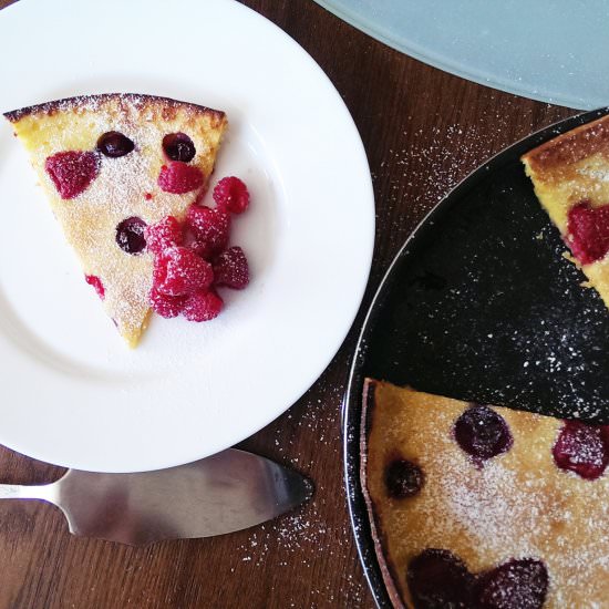 Oven-Baked Pancake with Berries - Recipe photo by gertruda