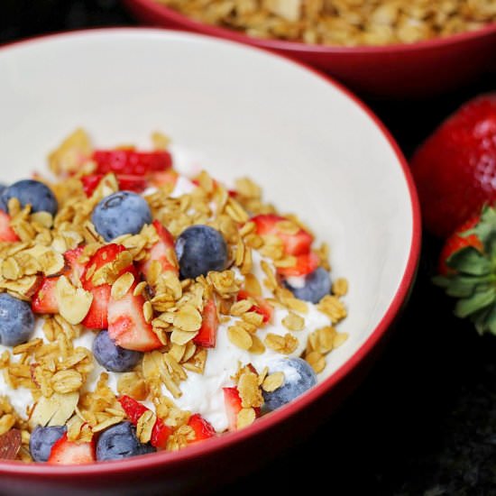 Vanilla Almond Granola - Recipe photo by audreysapron