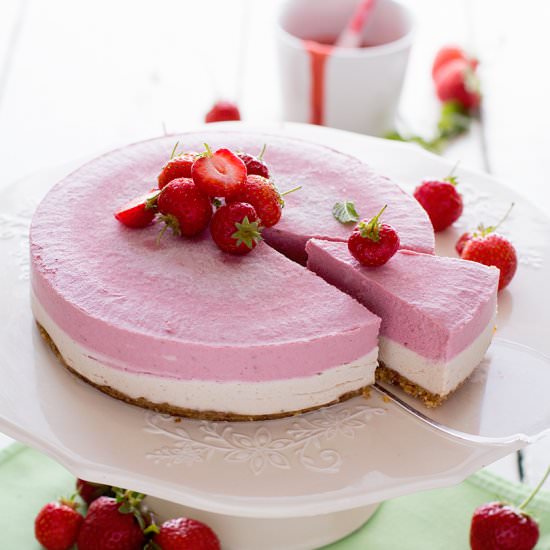 Strawberry and Vanilla Raw Cake - Recipe photo by Vegandare