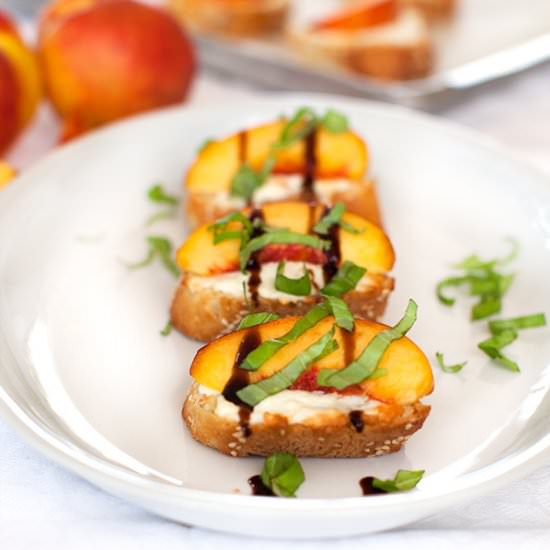Peach and Feta Crostini - Recipe photo by elenianag
