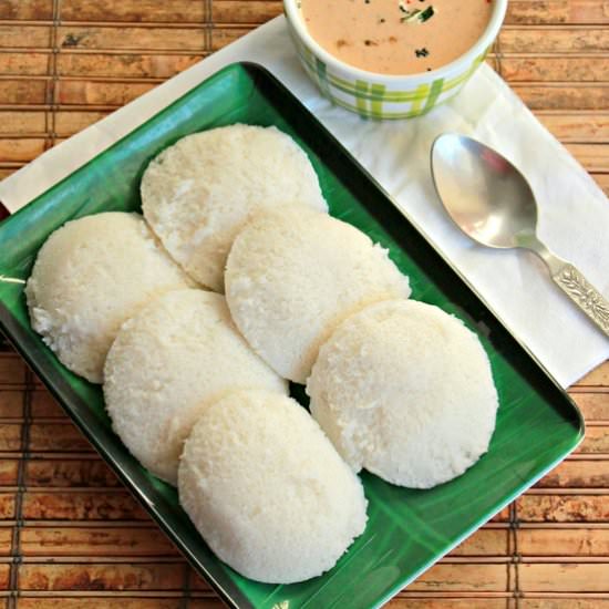 Soft Idlis (Steamed Rice Cakes) - Recipe photo by Aromatic Cooking