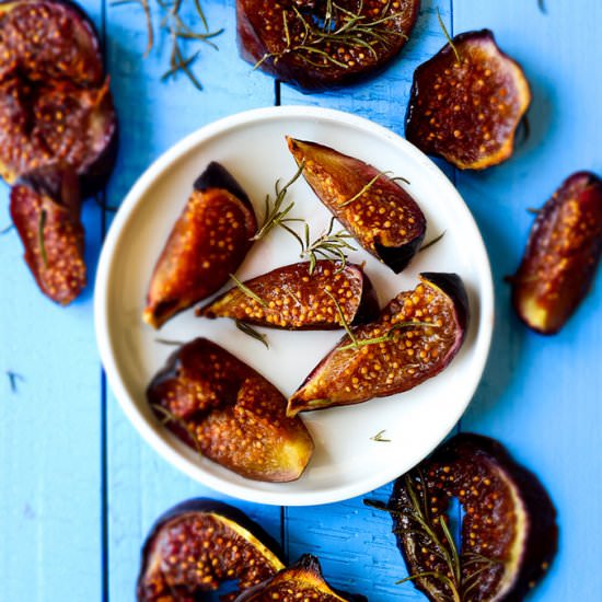 Simple Oven Roasted Figs - Recipe photo by giverecipe