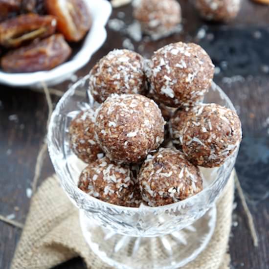 Coco Choco Chia Energy Balls - Recipe photo by Francoise La Prune