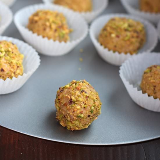 Cookie Balls with Pistachio - Recipe photo by T as Tasty