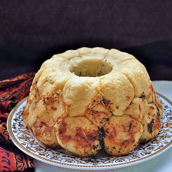 Garlic Parmesan Pull Apart Bread - Recipe photo by pari