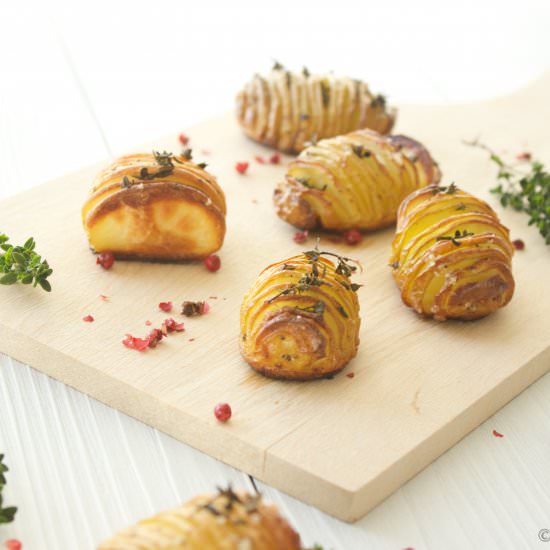 Hasselback Potatoes - Recipe photo by madamexicaras