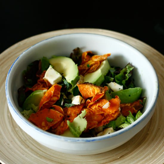 Salad with sweet potato chips - Recipe photo by transglobalpanparty