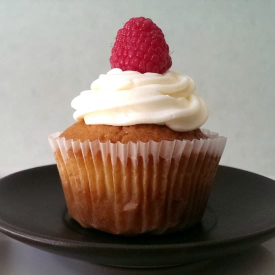 Lemon filled vanilla cupcakes - Recipe photo by gertruda