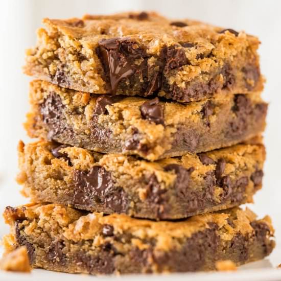 Peanut Butter Chocolate Chip Bars - Recipe photo by Averie