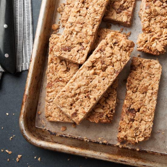 Peanut Butter Bacon Granola Bars - Recipe photo by I bake he shoots