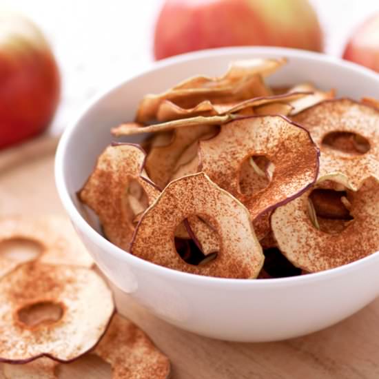 Cinnamon Apple Chips - Recipe photo by Fotokulinarnie