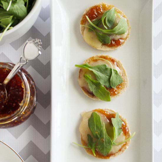 Brie, Fig & Arugula Bites - Recipe photo by portandfin