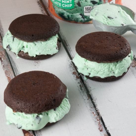 Brownie Ice Cream Sandwiches - Recipe photo by amomstake