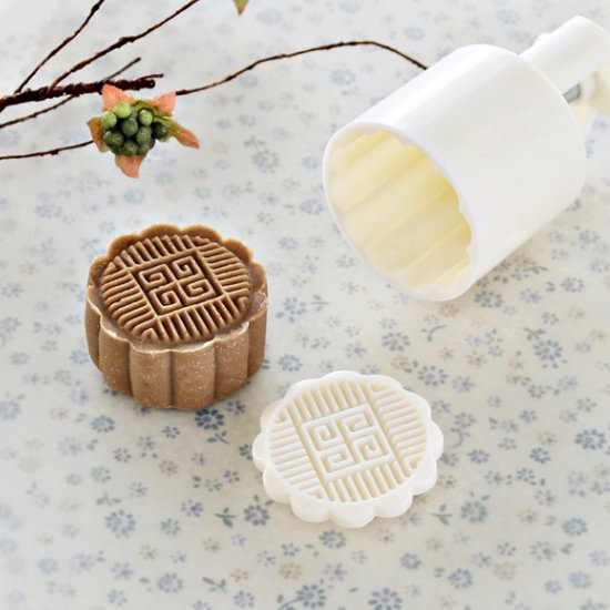 Coffee Snowskin Mooncakes - Recipe photo by Anncoo