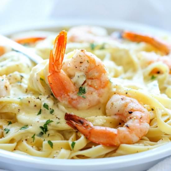 Olive Garden Alfredo Sauce Copycat - Recipe photo by damndelicious