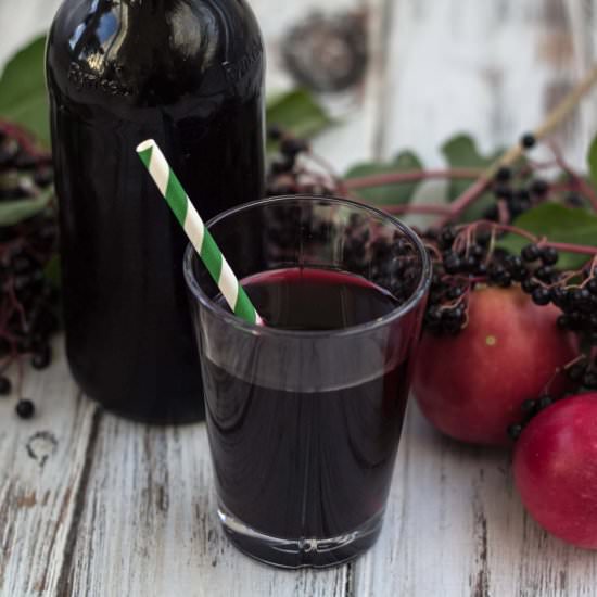 Homemade Elderberry Juice - Recipe photo by Louisesmadblog