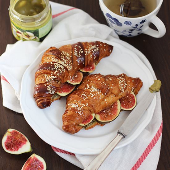 Pistachio Croissants with Figs - Recipe photo by Tosia