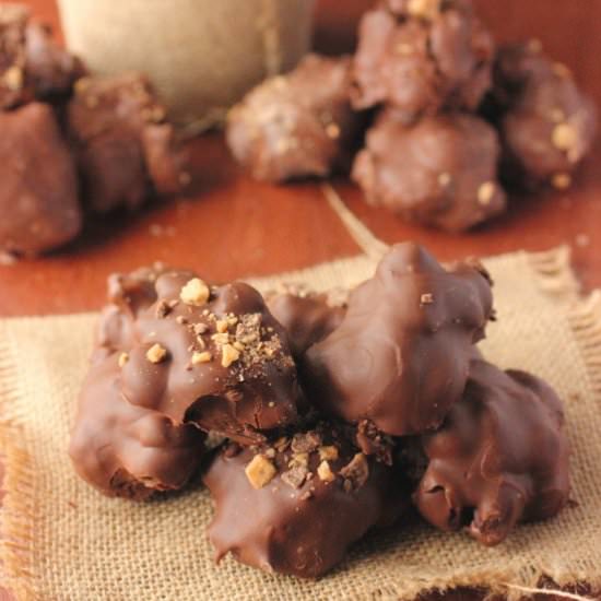 Peanut Chocolate Toffee Clusters - Recipe photo by nicolenared