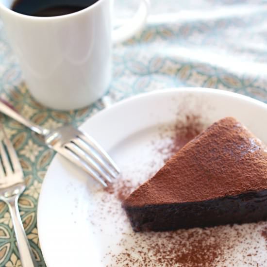 4 Ing Flourless Chocolate Cake - Recipe photo by pepperdesignblog