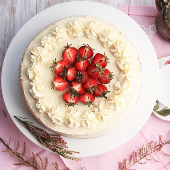 Rose and vanilla cake - Recipe photo by cherryncinnamon