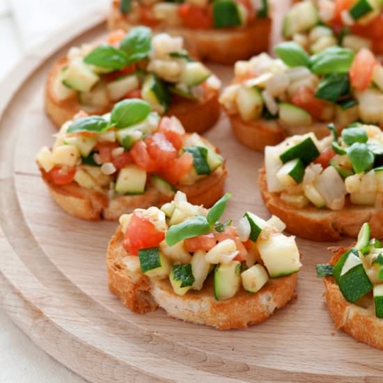 Zucchini and Tomato Crostini - Recipe photo by Fotokulinarnie