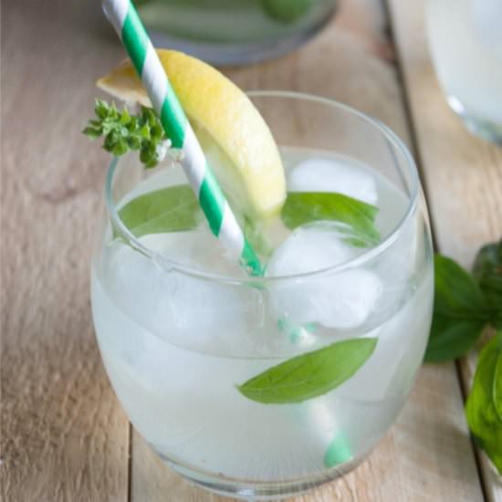 Basil Vodka Lemonade - Recipe photo by Sweetphi