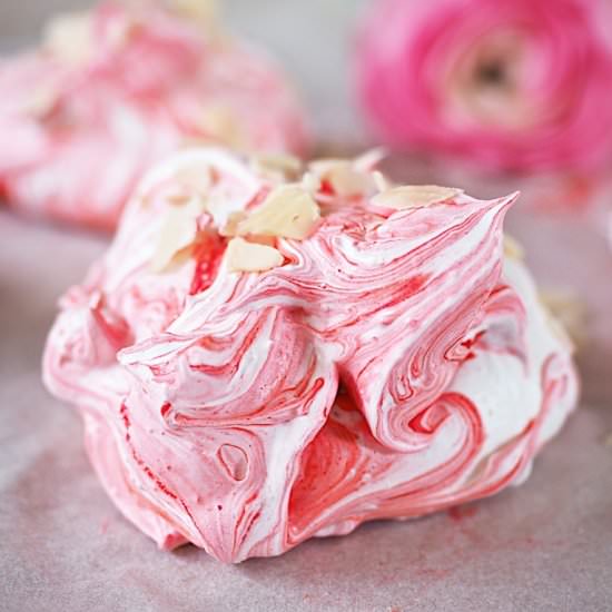 Almond and Pomegranate meringues - Recipe photo by silviacucina