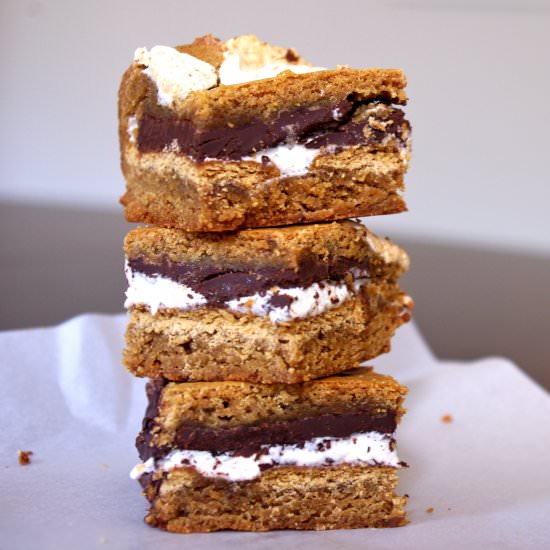 S'mores Blondies - Recipe photo by thebatterthickens