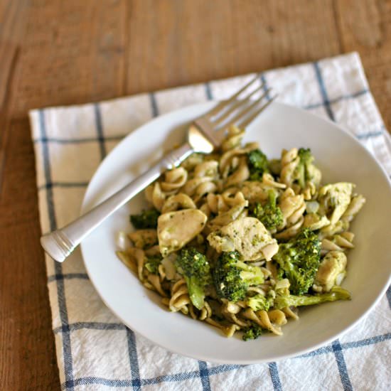 Chicken Broccoli Pesto Pasta Toss - Recipe photo by rmbrosemer