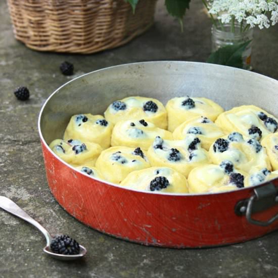 Soft Brioche Cake with Raspberries - Recipe photo by profumodimamma