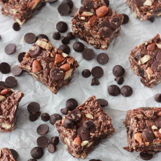 No-Bake Chocolate Almond Oat Bars - Recipe photo by littlebroken