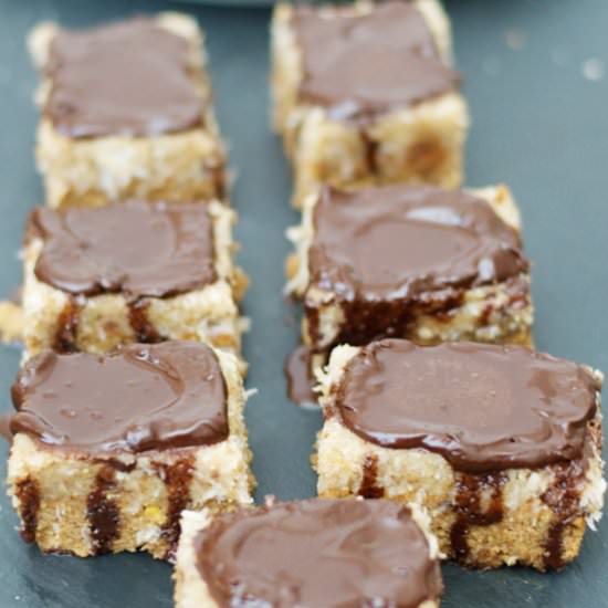 Almond butter bars - Recipe photo by purelytwins