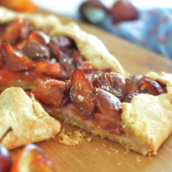 Rustic plum tart and almond - Recipe photo by poupougnette