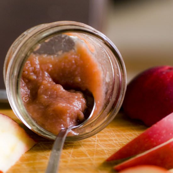 Pink Oven Roasted Apple Sauce - Recipe photo by urbannettle