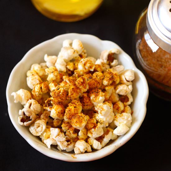 Spicy (and Healthy) Fall Popcorn - Recipe photo by thedandylife