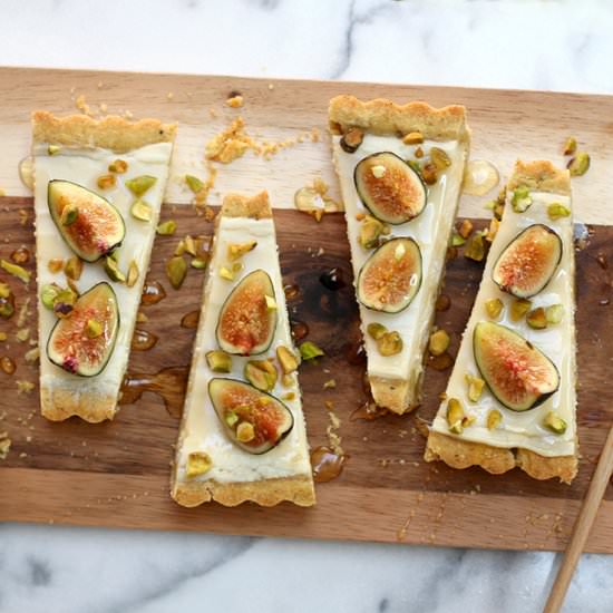 Fig Mascarpone Tart w/ Pistachios - Recipe photo by beckysuebakes