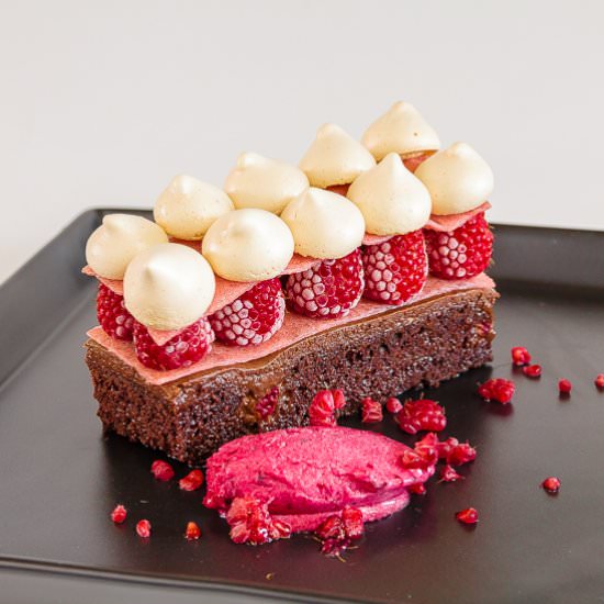 The Best and Most Elegant Cake Ever - Recipe photo by Sandra bakes a party