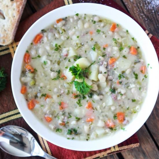 Chunky White Bean Soup - Recipe photo by littlebroken