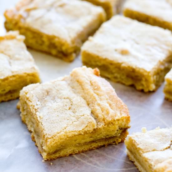 Cinnamon Roll Blondies - Recipe photo by a latte food
