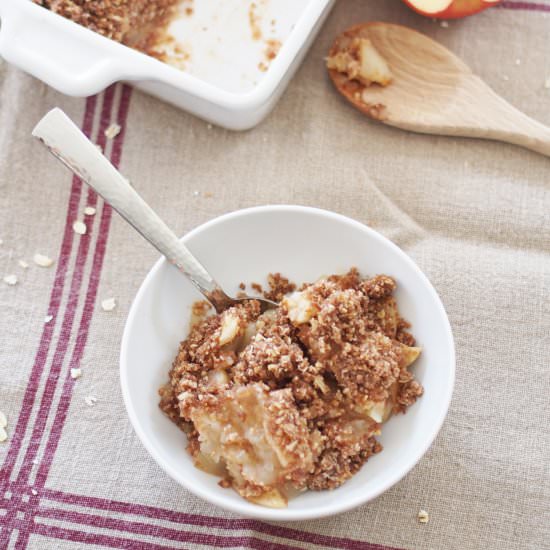 Spiced Vegan Apple Crisp - Recipe photo by typicaldomesticbabe