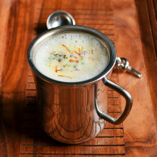 Masala paal (milk with spices) - Recipe photo by Harini123