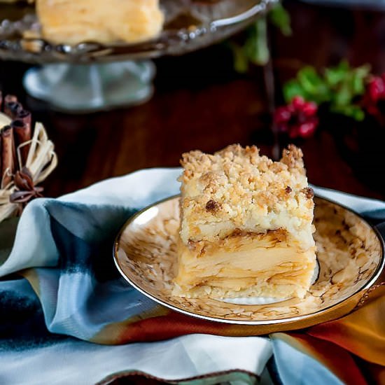 Apple Cake with Crumble - Recipe photo by Justyna Pankowska