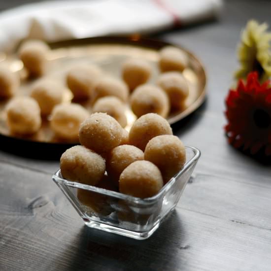 Narkel Naru/Coconut Laddoos - Recipe photo by notacurry.com
