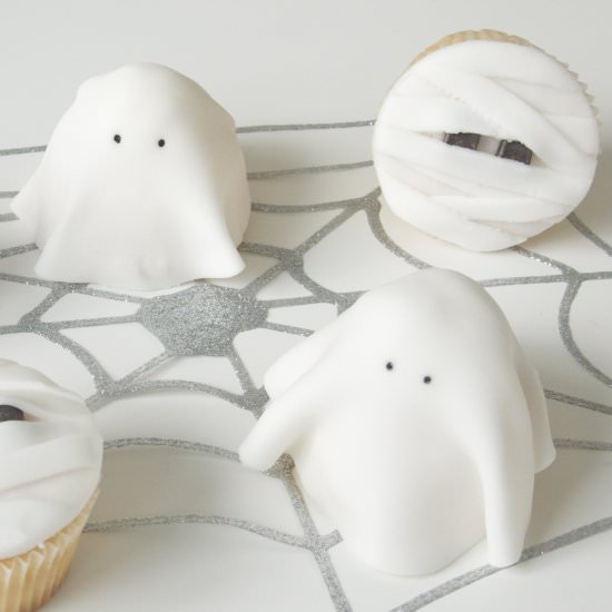 Simple Halloween Cupcakes - Recipe photo by thethingsshemakes
