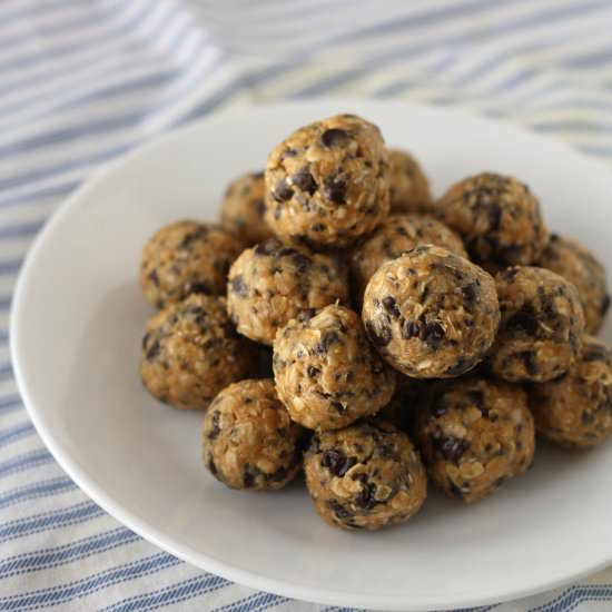 Peanut Butter Oat Balls - Recipe photo by erinblueburke