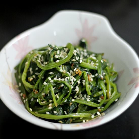 Seasoned Spinach Banchan - Recipe photo by featsoffeasts