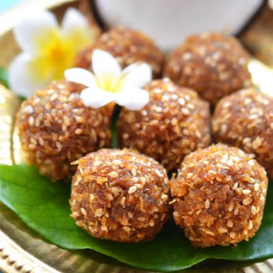 Coconut Jagger Ladoo - Recipe photo by Indian Khana