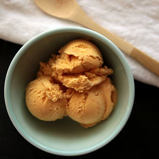 Pumpkin Pie Ice Cream - Recipe photo by handmademood